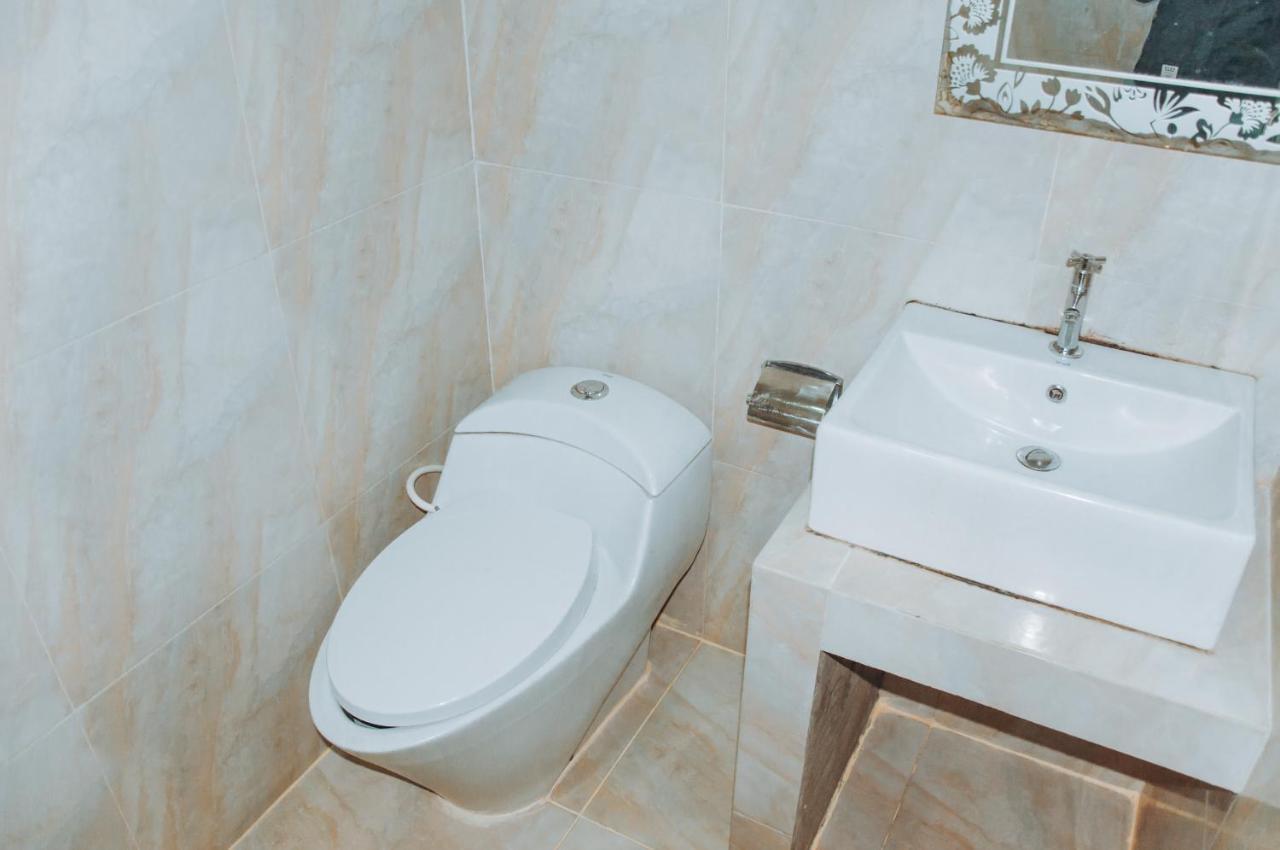 Ds Colive Marina Airport Hotel Semarang Eksteriør billede